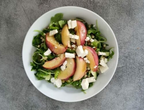 Salade met parelcouscous, nectarine en feta